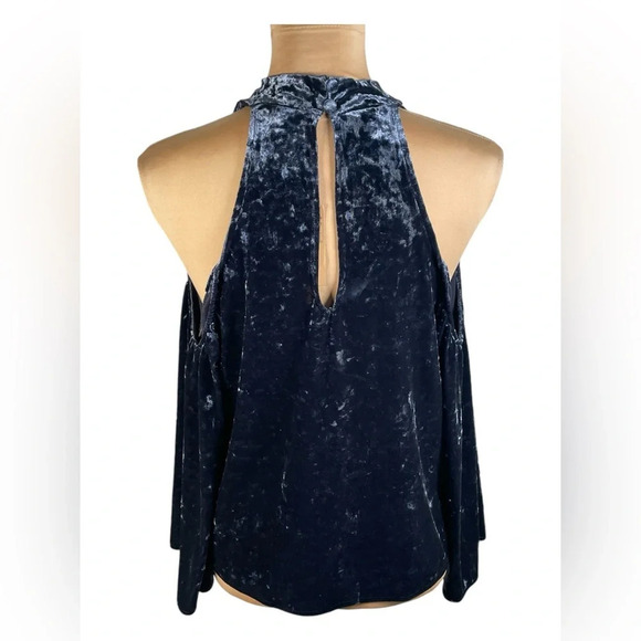 American Eagle Outfitters Crushed Velvet Cold Shoulder Swing Top Size Small NWT - Picture 4 of 11